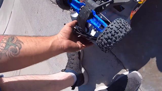 Slash 4x4 & E Revo 2.0 Skatepark Bash!!! смотреть онлайн