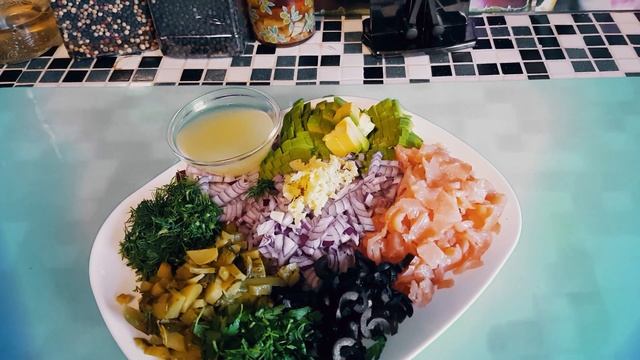 Салат из малосольной красной рыбы и авокадо. Пошаговый рецепт просто и вкусно. смотреть онлайн