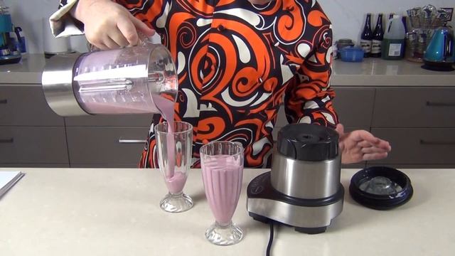 THE WORLDS BEST TUTTI FRUTTI MILKSHAKE - Smoothie Tuesday 031 смотреть онлайн
