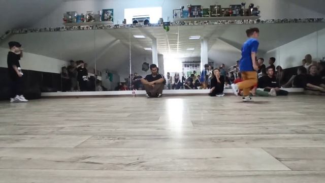 СЕРЁГА и ПАШОК vs СЕВЕР и ВОЛЬТ | KIDS 2x2 RANDOM | COFFEE BREAK г. Стерлитамак смотреть онлайн