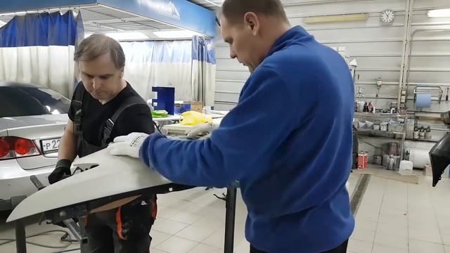 Подготовка к окраске крыла Хонда Аккорд. Шпаклевание и грунт смотреть онлайн