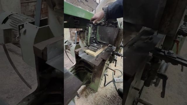 Строгаем планкен из лиственницы смотреть онлайн