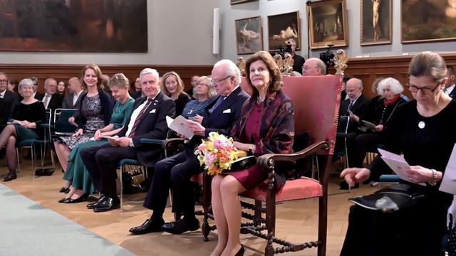 King Carl Gustaf and Queen Silvia at Art Academys festive gathering смотреть онлайн
