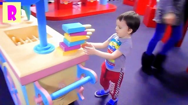 ИГРАЕМ В МАГАЗИН МОРОЖЕННОГО Young Chef Ice Cream Maker Мороженое Для Детей Ice Cream HappyRoma смотреть онлайн