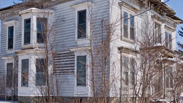 Abandoned Houses | Hauntingly Beautiful Remnants of Decaying Homes смотреть онлайн