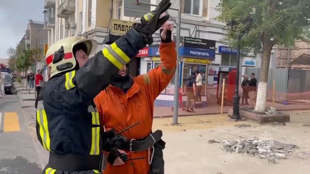 В тушении пожара в центре Оренбурга задействованы 53 человека. смотреть онлайн