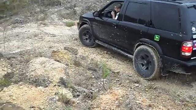 Nissan Pathfinder 2000 4x4 (Subiendo) смотреть онлайн
