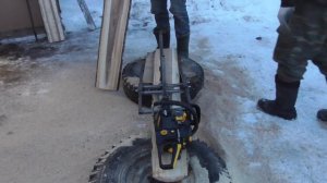 Пилим доски бензопилой. Каретка на бензопилу своими руками.