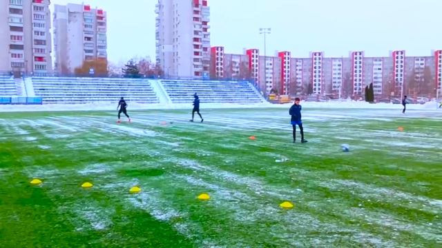 ПОИГРАЛИ НА УЛИЦЕ в ФУТБОЛ и ЗАБОЛЕЛИ. ВЛОГ. смотреть онлайн