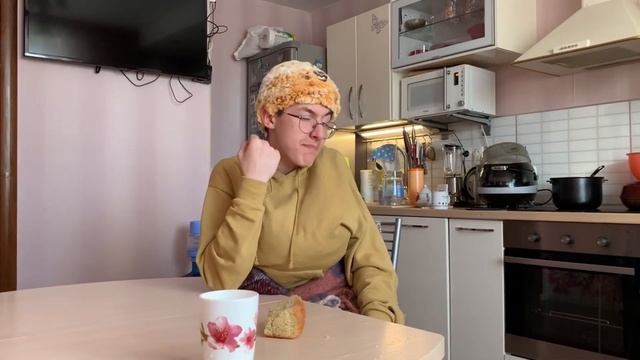 Сумасшедшая бабка творит НЕВЕРОЯТНОЕ в карантине СМОТРЕТЬ ВСЕМ!!!!1!!1! смотреть онлайн
