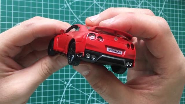 NISSAN GT-R R35. Игрушечная модель фирмы MOBICARO. смотреть онлайн