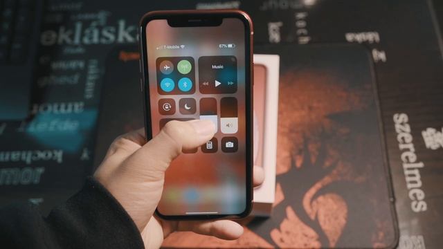 Unboxing the iPhone XR смотреть онлайн