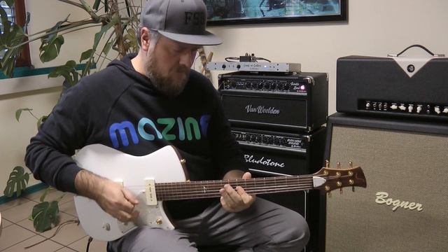 Soultool Laguz "Junior" mit einem Van Weelden Twikle Land im Guitars-Shop.de смотреть онлайн