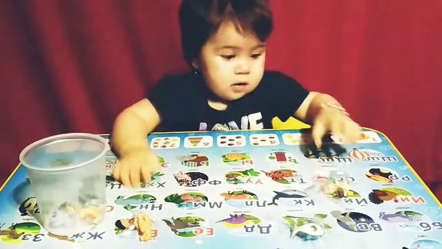 Игры со скотчем. Игры на развитие мелкой моторики. Развитие детей от года. смотреть онлайн