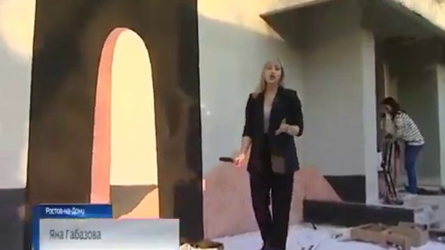 Французский художник за несколько дней "вырастил" древо знаний в центре Ростова смотреть онлайн