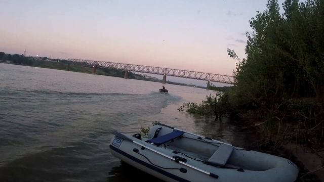 Самодельная лодка из фанеры и смолы и Фрегат 3 Lite на разных моторах.Испытание.