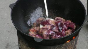 ЭТОТ РЕЦЕПТ ВЗОРВАЛ ИНТЕРНЕТ! Очень Вкусная, Сочная ПЕЧЕНЬ говяжья с картошкой в казане на костре.