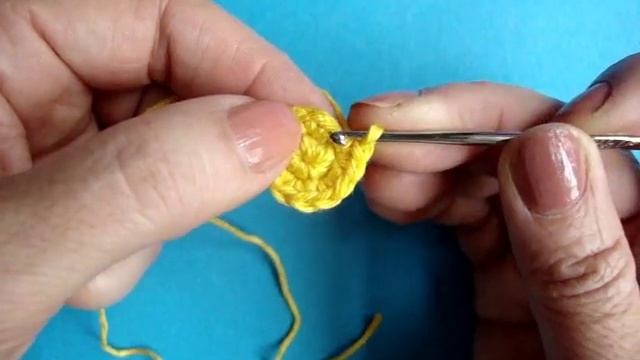 Как вязать ромашку крючком Урок 27 How to crochet camomile Part 1 смотреть онлайн