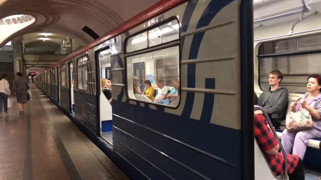 81-717/714.5М Перекраска Московский транспорт и 81-714.5М На станции Сокол смотреть онлайн