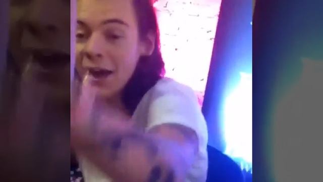 Harry 'I am the little spoon' смотреть онлайн