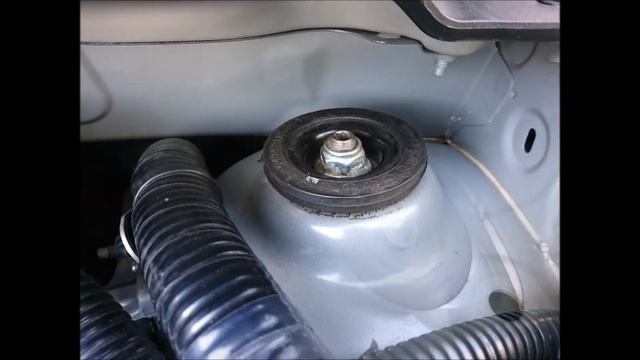 ヴィッツ フロントサスペンションサポートダストカバー左側 48684-52020 トヨタ純正 смотреть онлайн