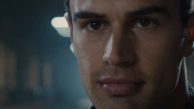 Дивергент || Фор метает ножи смотреть онлайн