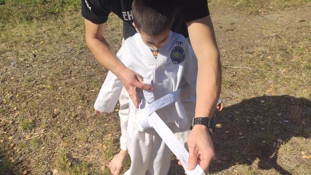 Как завязывать пояс в один обхват. Taekwondo ITF смотреть онлайн