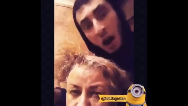 Ахренеть!!' Тип бреет тетку и смееться!!! Ахаха смотреть онлайн