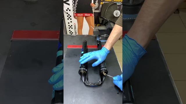 Переборка вилки rock shox первая часть смотреть онлайн