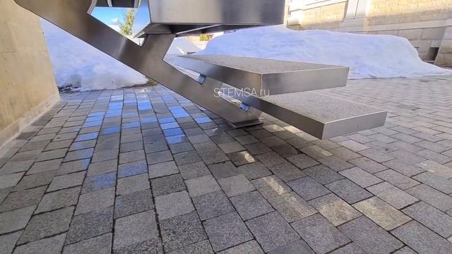 ЛЕСТНИЦА ИЗ МЕТАЛЛА И НИЧЕГО ЛИШНЕГО. Гранитные ступени. смотреть онлайн