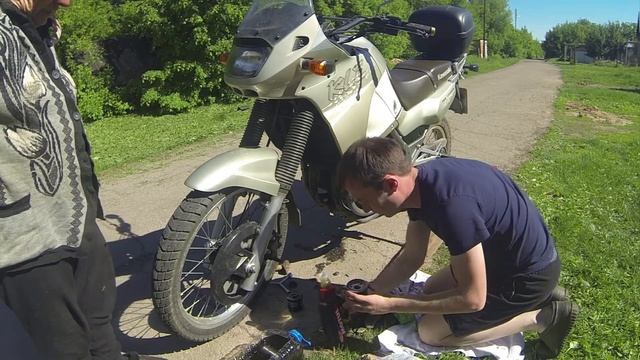 Kawasaki KLE400/kle500. Замена масла. смотреть онлайн