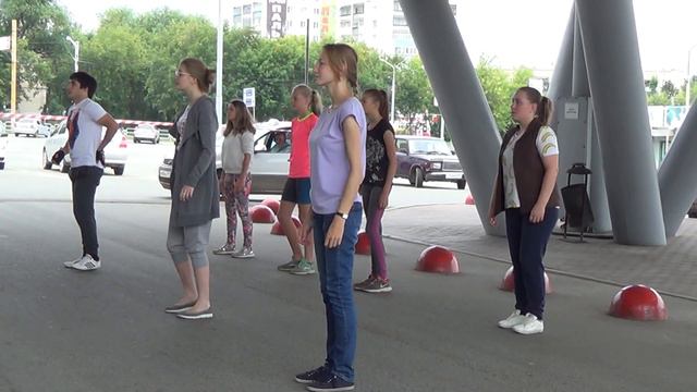 Ноги вместе, руки врозь! смотреть онлайн