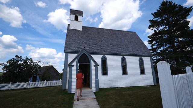 Un PUEBLO PIONERO Canadiense de los 1800s 🌾 Fin de Semana en Una MICRO CASA de Verano en Canadá ☀️ смотреть онлайн