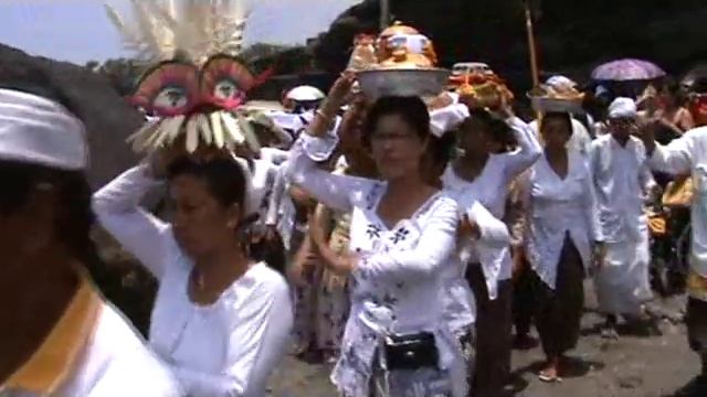 Tanah Lot Temple Festival | Places of Interest in Bali смотреть онлайн
