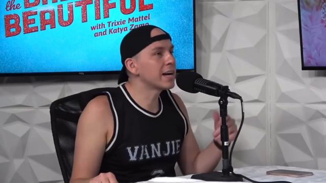 Trixie and Katya’s podcast Ep. 46 best moments смотреть онлайн