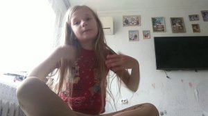 Показывают книжки 13 карт