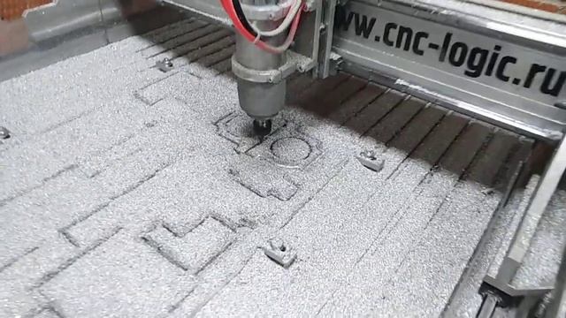 Раскрой деталей из АМГ-6 однозубой фрезой по алюминию. смотреть онлайн