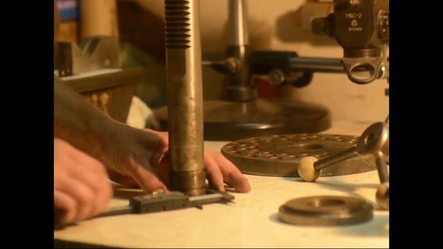 Поворотная стойка для дрели под высверливание шпилек из полуосей грузовиков. смотреть онлайн