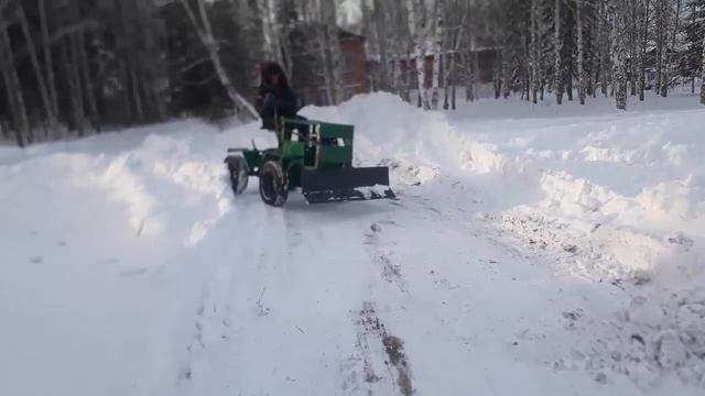 Уборка снега трактором-переломкой смотреть онлайн