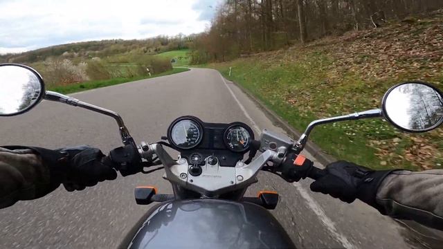 Sonntagsspaziergang mit Honda NTV 650 durch das Gäu смотреть онлайн