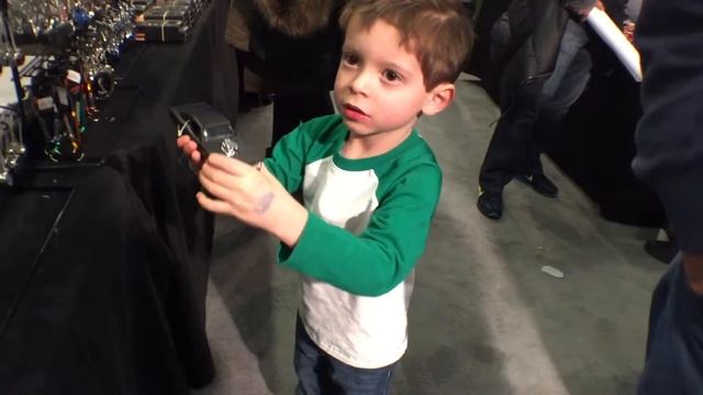 SLOT CAR RACING AND FAMILY FUN AT THE AUTO SHOW | Piccolo Bros смотреть онлайн