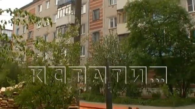 Деревянную бомбу над головой жители повесили в рамках капремонта в Балахне смотреть онлайн