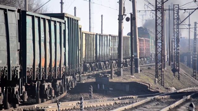 2ТЭ116-1044/1519 покидает ст.Запорожье-2 на передаточную и приветливая бригада. смотреть онлайн