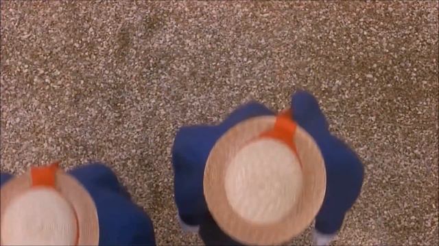 Carly Simon - In Two Straight Lines (Madeline Music Video) смотреть онлайн