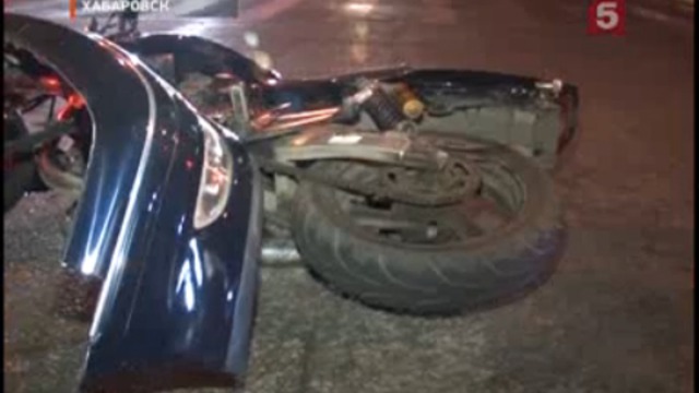 Байкер врезался в иномарку смотреть онлайн