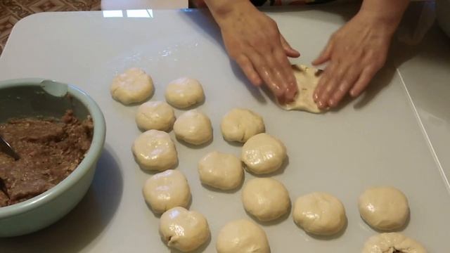 БЕЛЯШИ НА КЕФИРЕ КАК ПРИГОТОВИТЬ БЕЛЯШИ смотреть онлайн