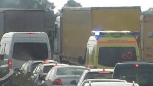 Как пропускают скорую в Европе