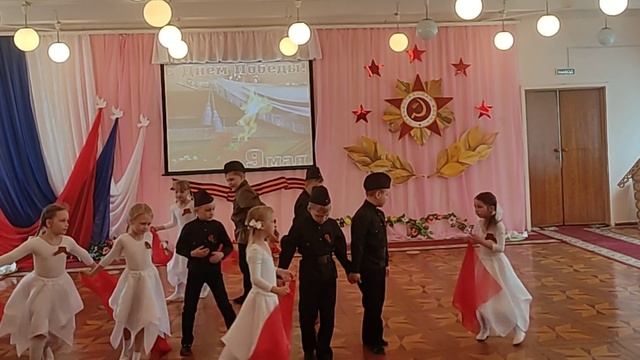 Танец "Встанем" в детском саду смотреть онлайн