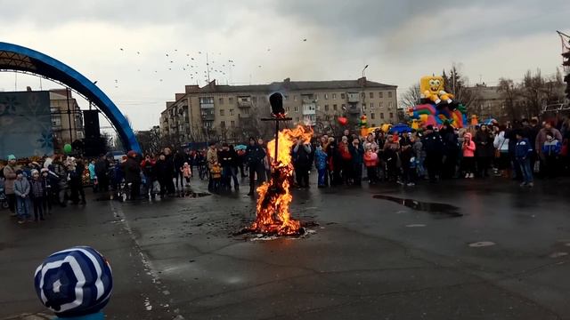 СЖИГАНИЕ ЧУЧЕЛА МАСЛЕНИЦЫ в СЛАВЯНСКЕ 10.03.2019 смотреть онлайн
