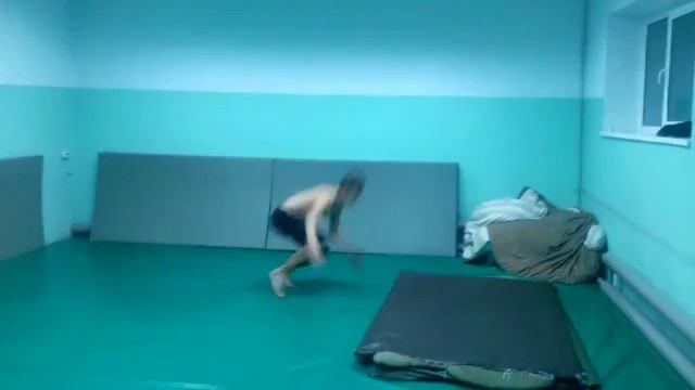 Сальто назад с места смотреть онлайн